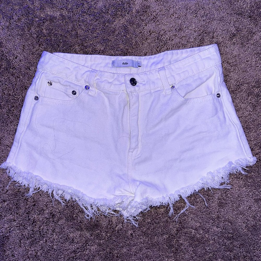 Shorts w/ Pocket Design